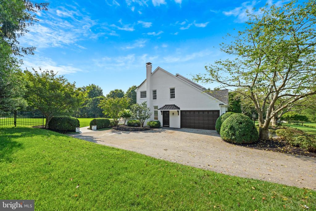 1679 BULLOCK CIRCLE