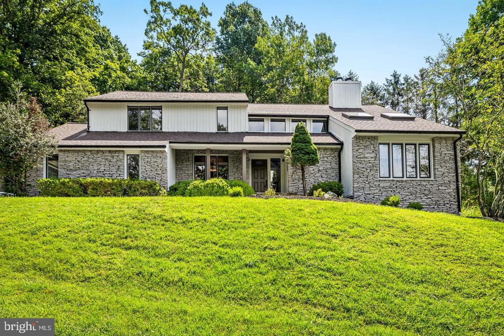 2318 SHADED BROOK DRIVE