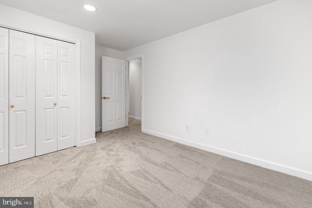 2318 SHADED BROOK DRIVE