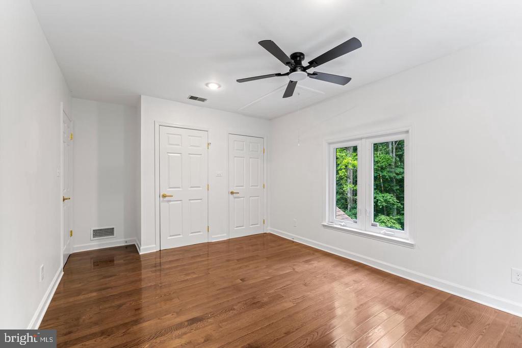 2318 SHADED BROOK DRIVE