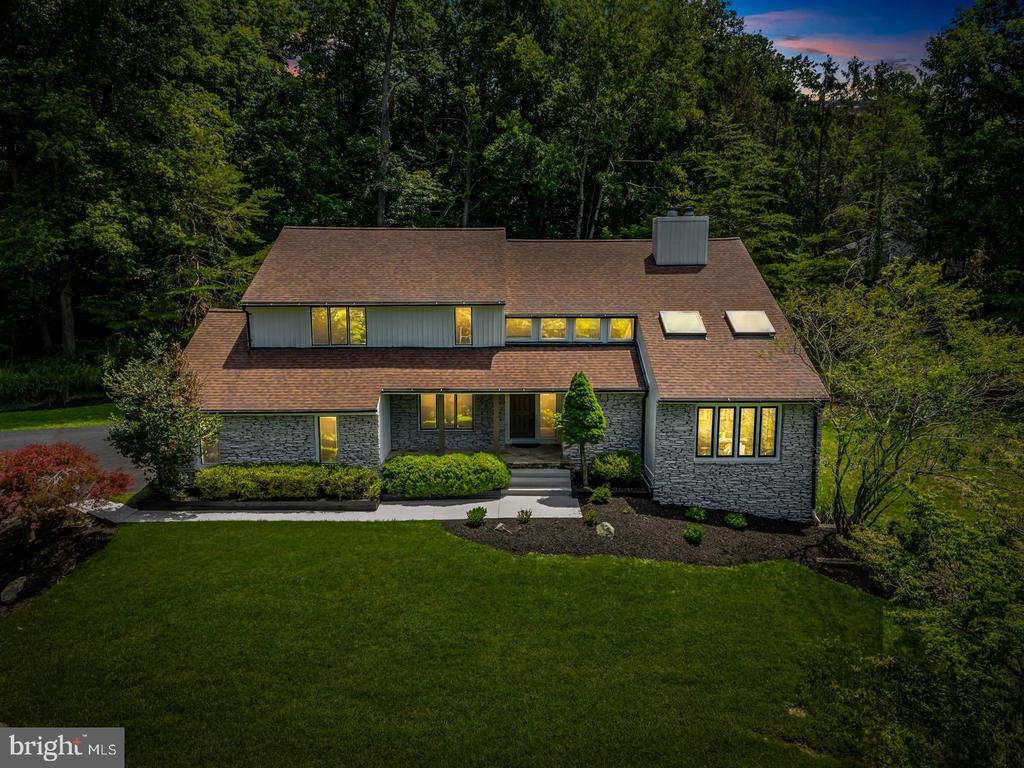 2318 SHADED BROOK DRIVE