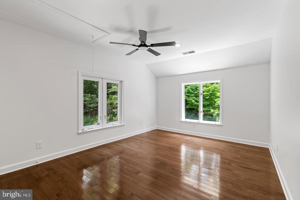 2318 SHADED BROOK DRIVE