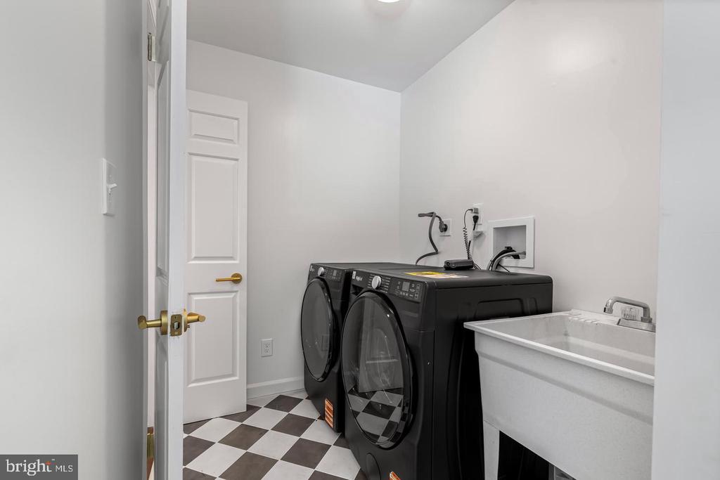 2318 SHADED BROOK DRIVE