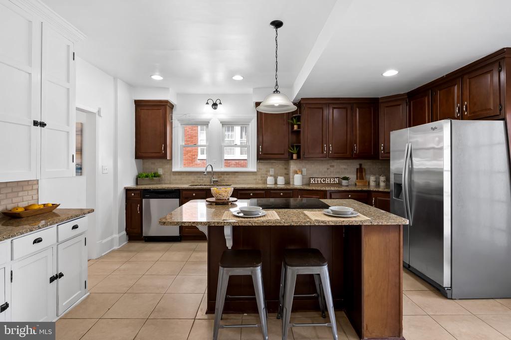 82 W Green St