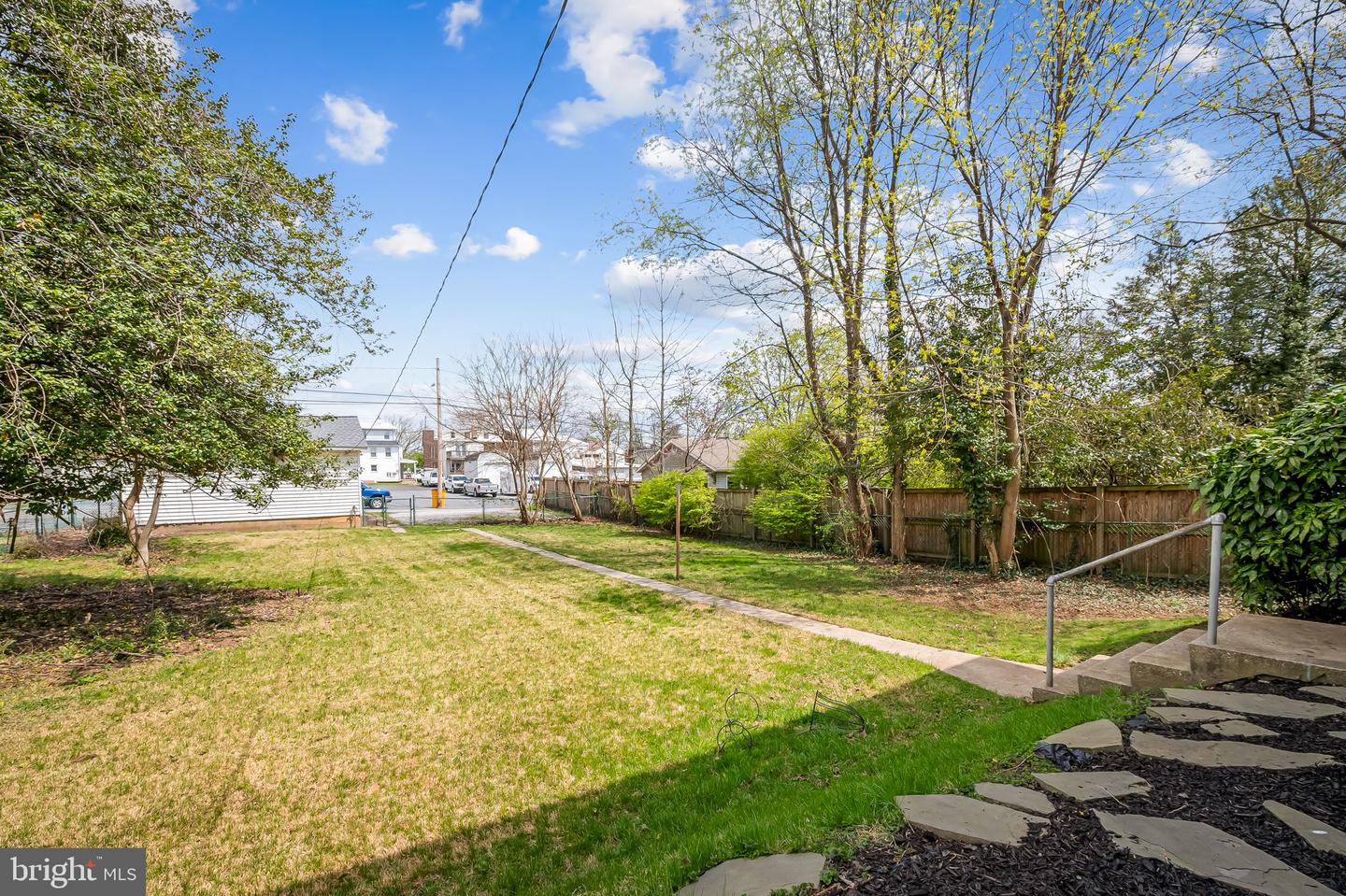 82 W Green St