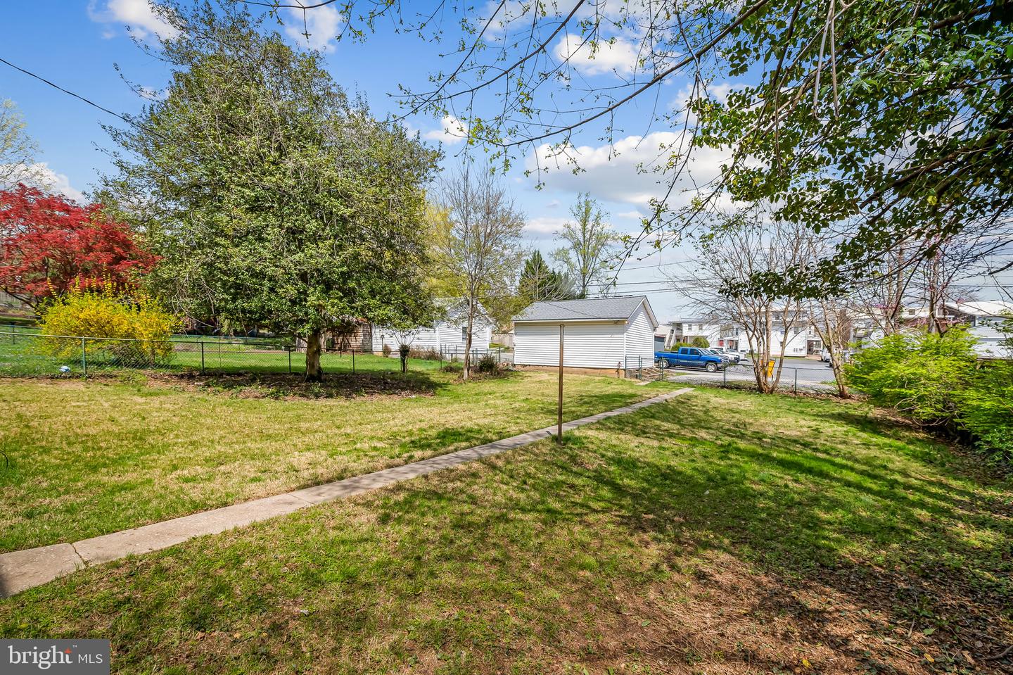 82 W Green St