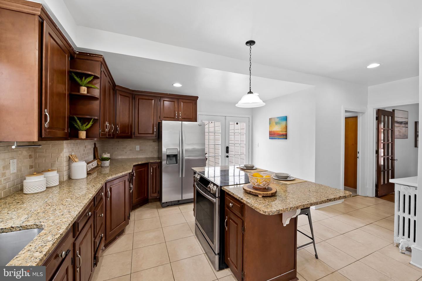 82 W Green St