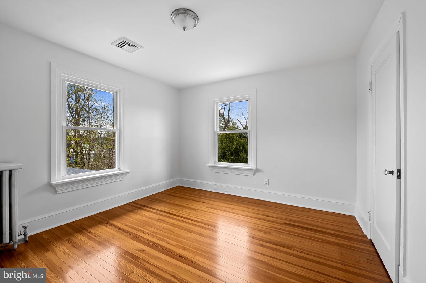 82 W Green St