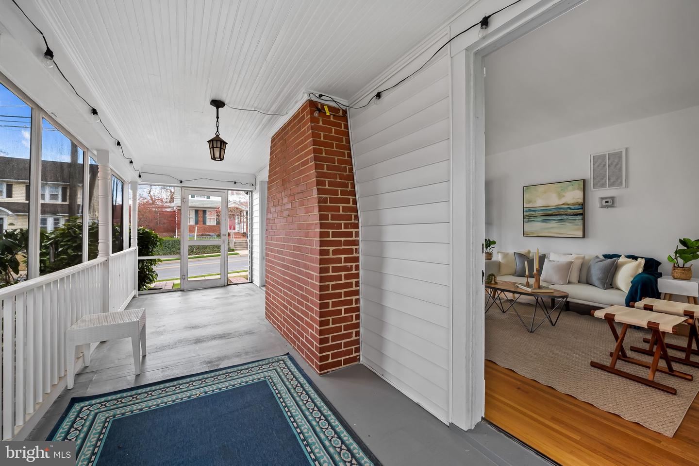 82 W Green St