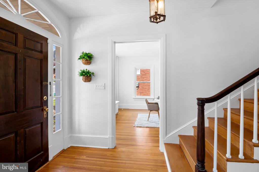 82 W Green St