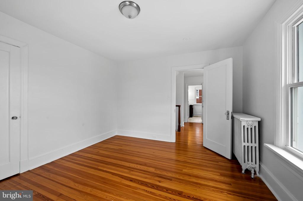 82 W Green St