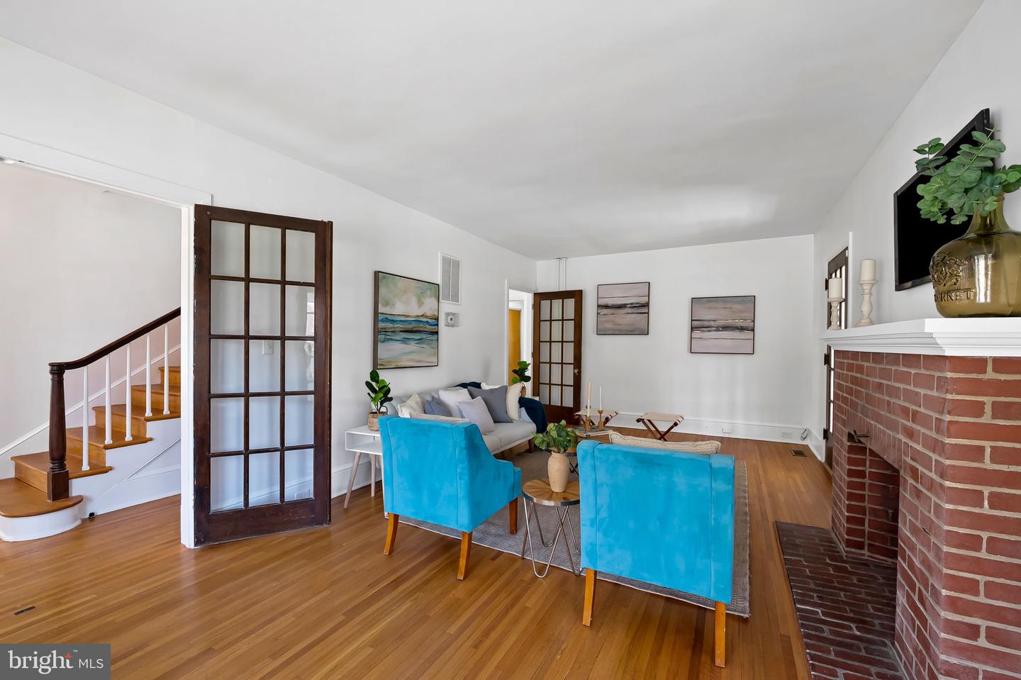 82 W Green St
