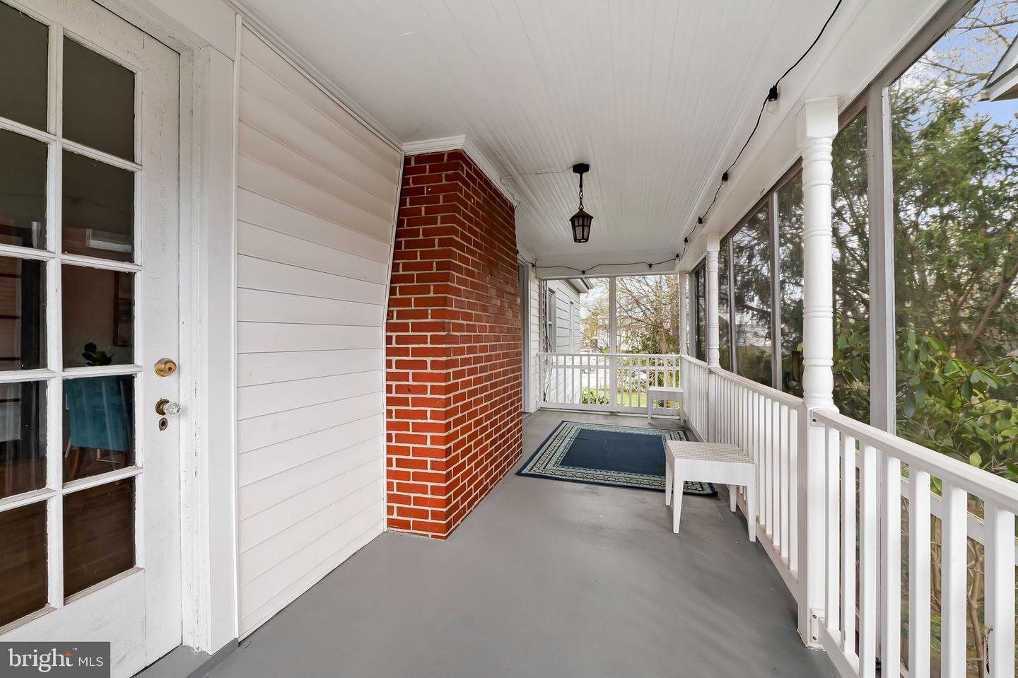 82 W Green St