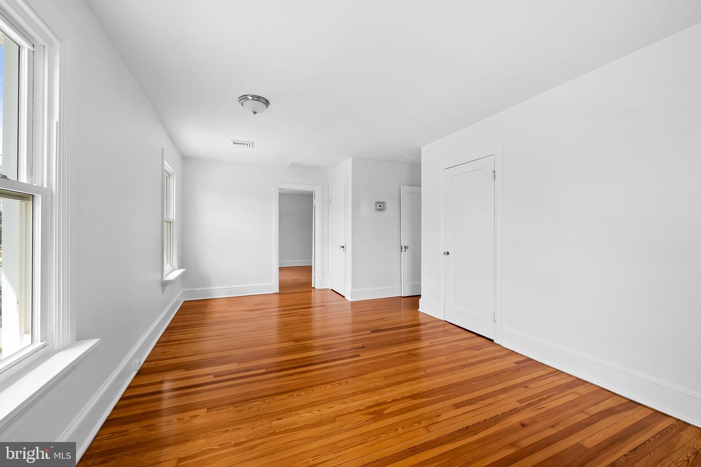 82 W Green St
