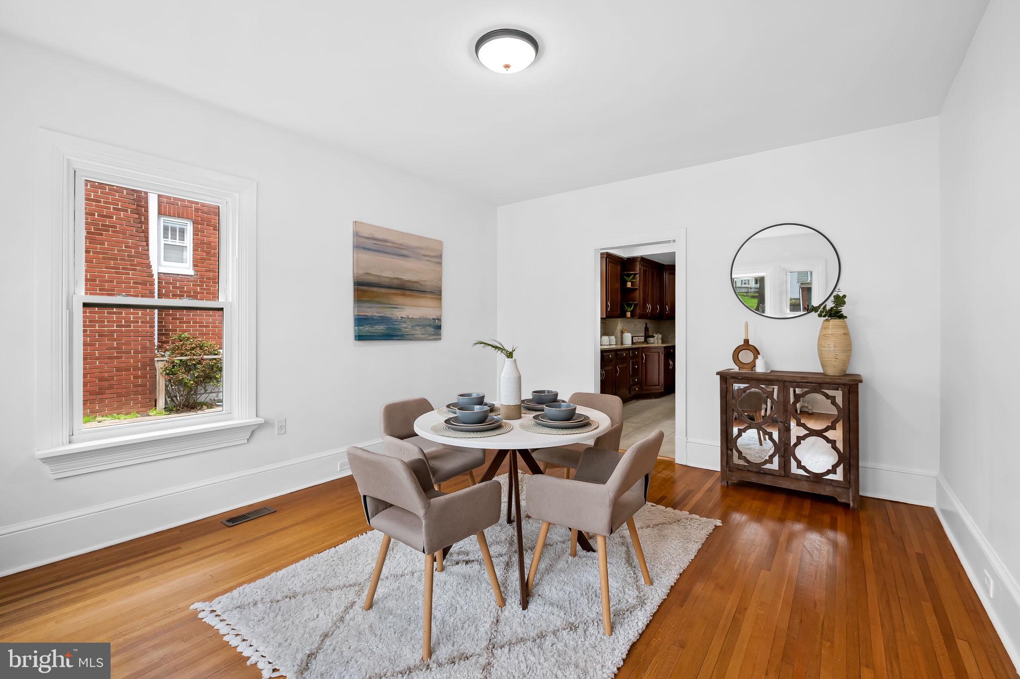 82 W Green St