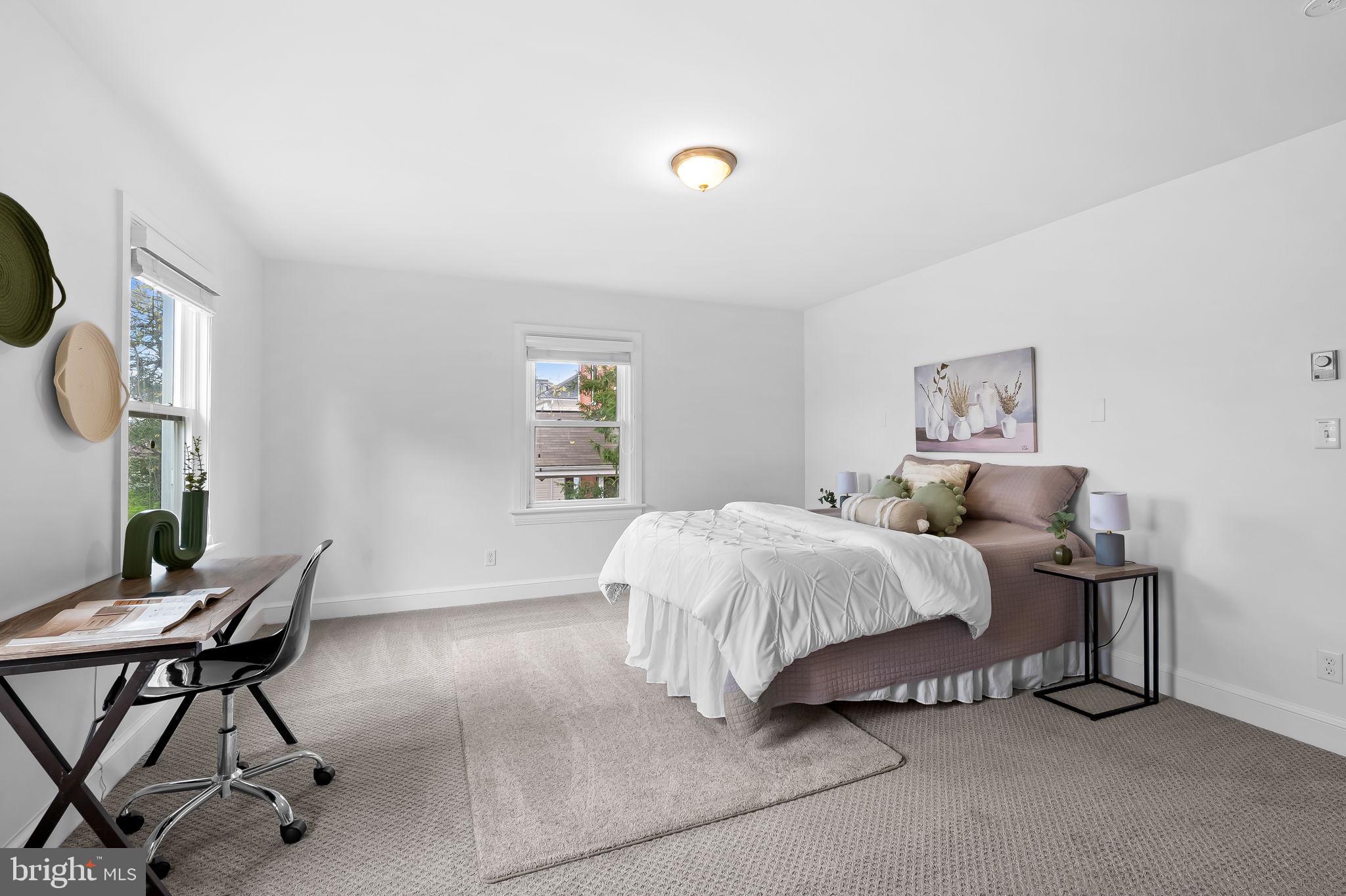 82 W Green St