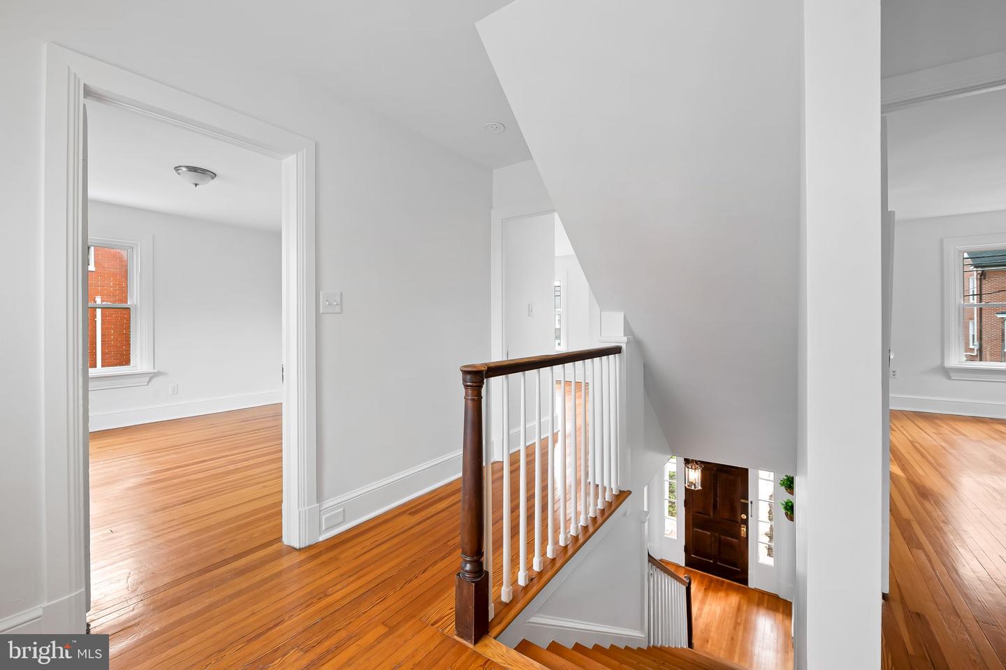 82 W Green St