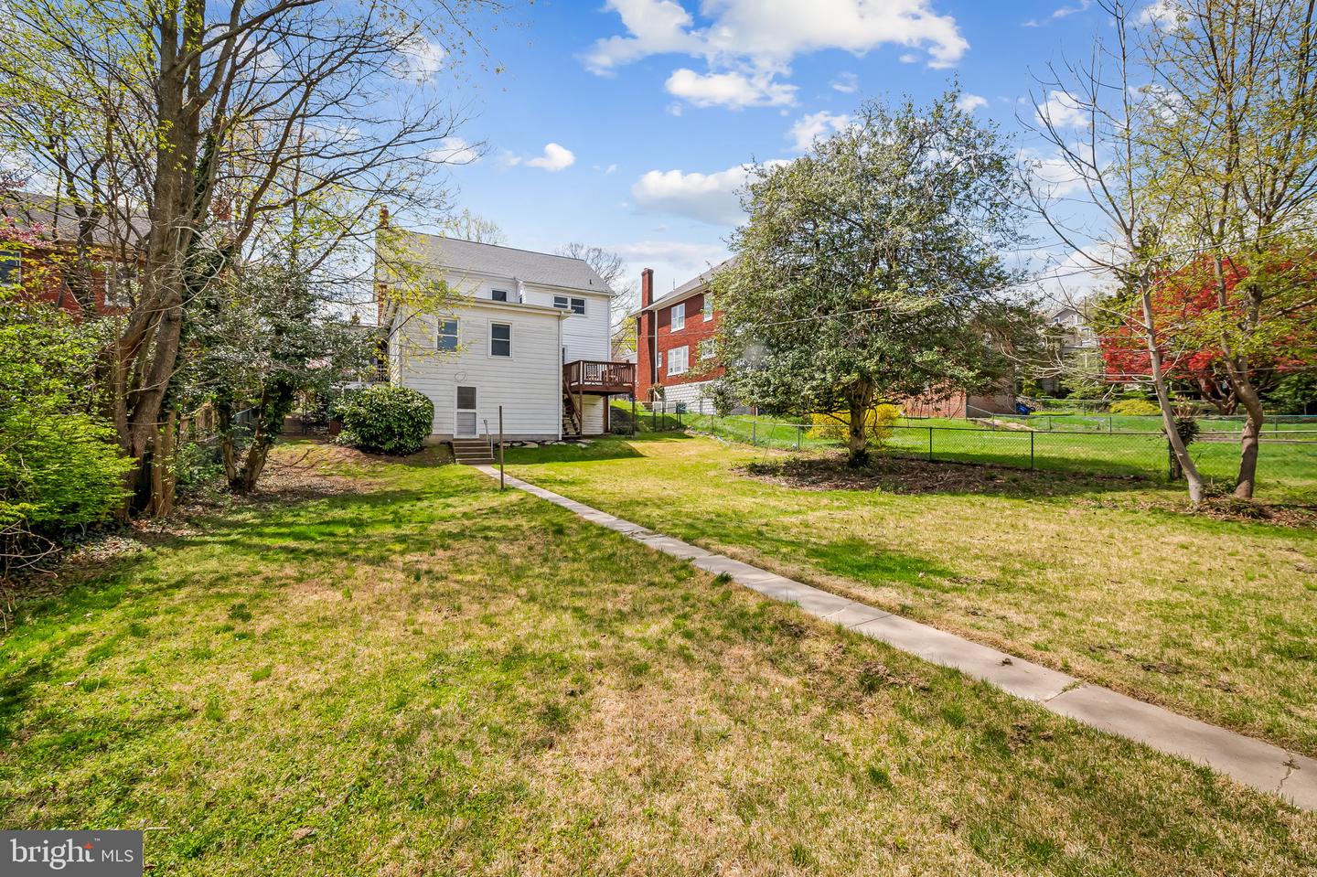 82 W Green St