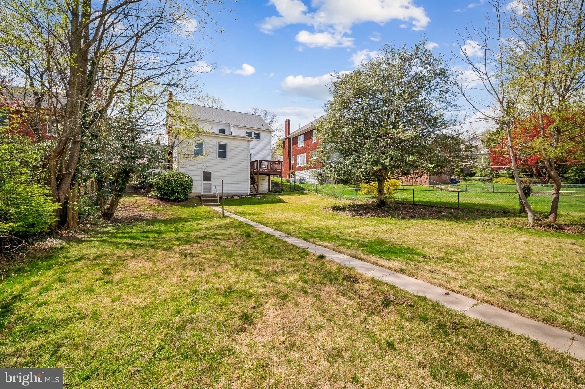82 W Green St