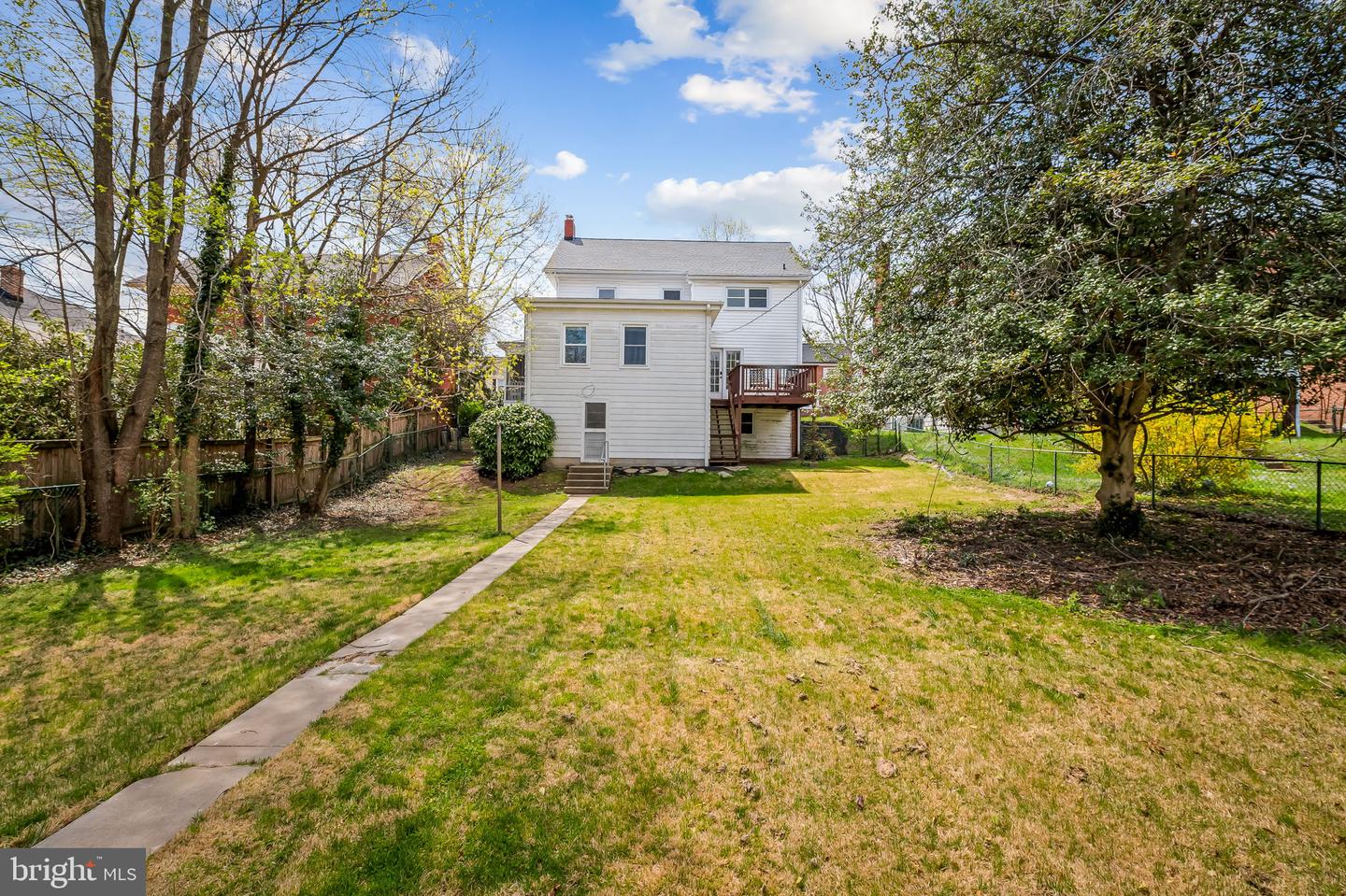 82 W Green St