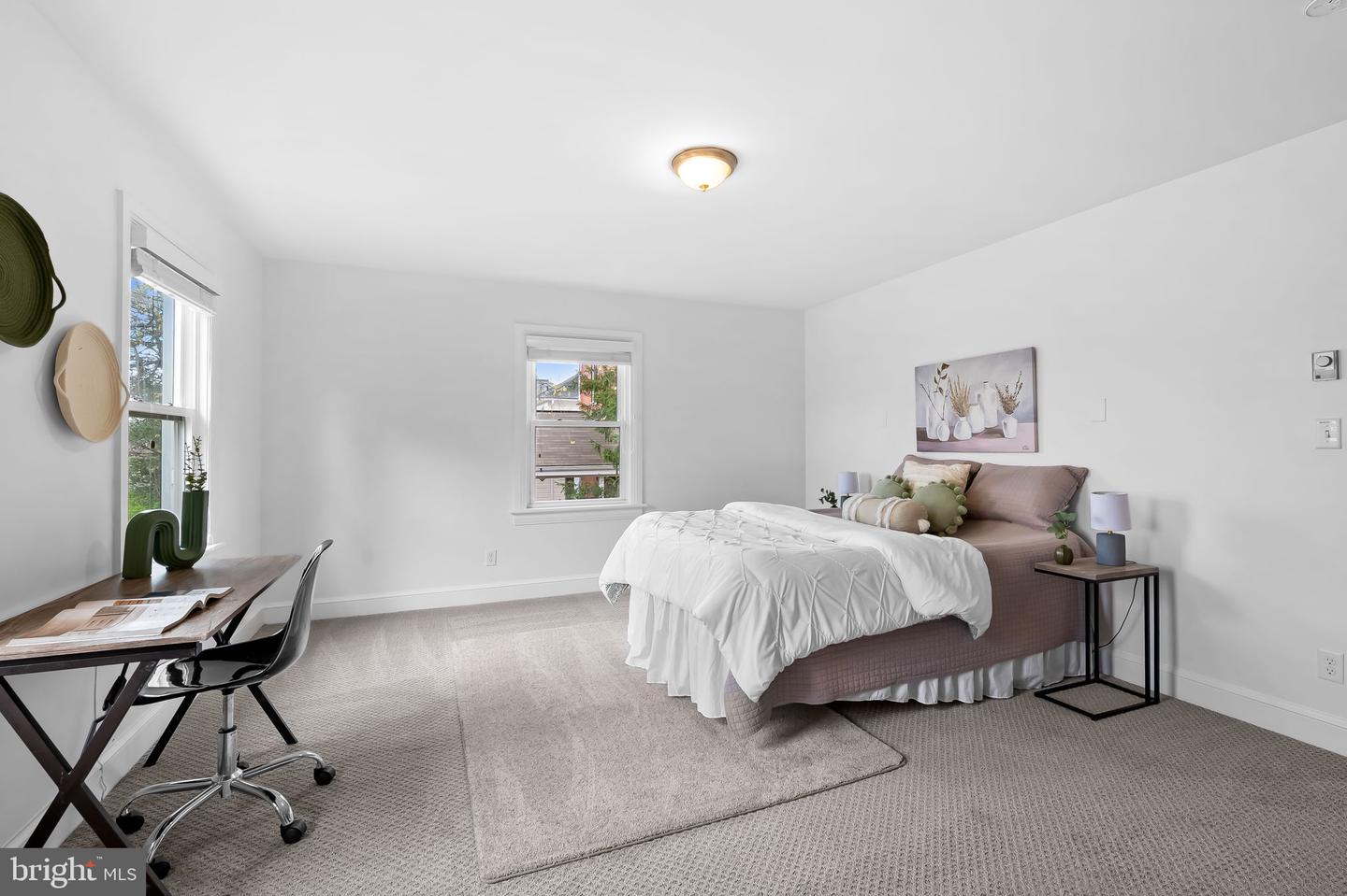 82 W Green St