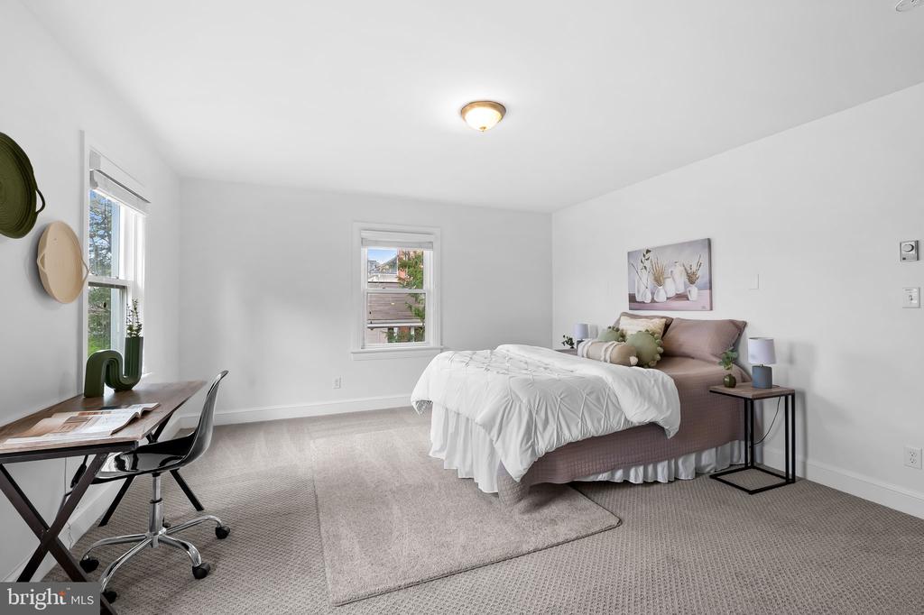 82 W Green St