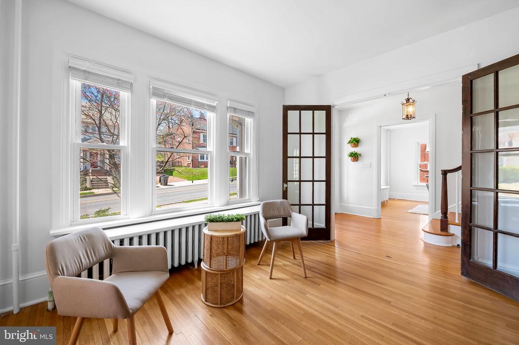 82 W Green St