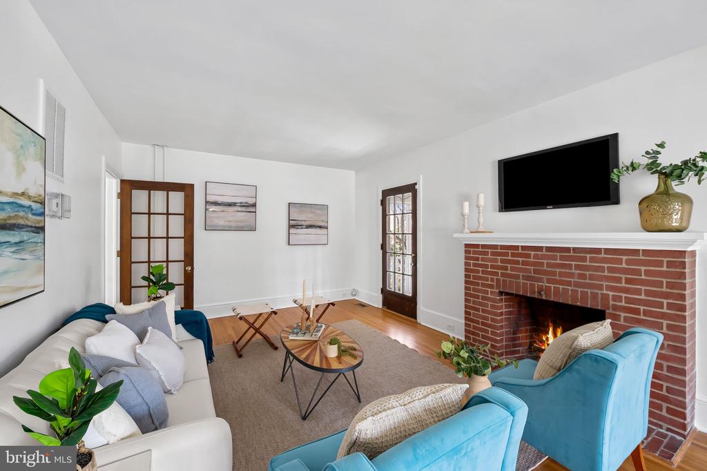 82 W Green St
