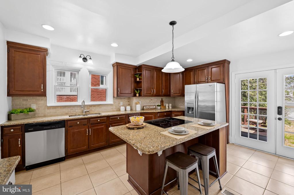 82 W Green St