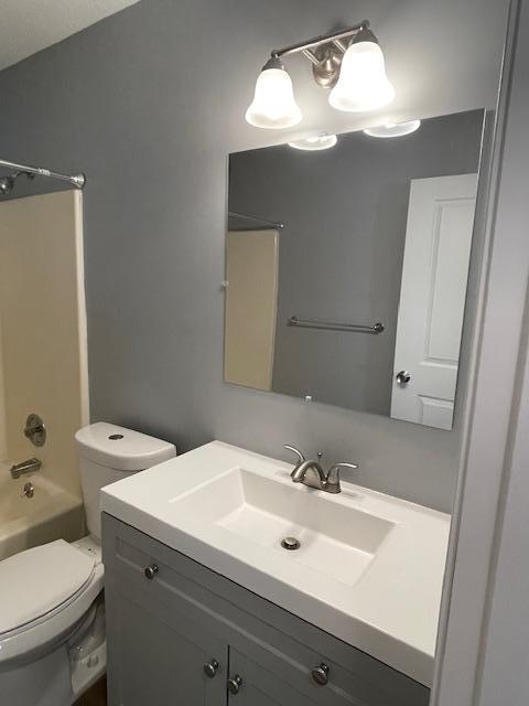 1402 Division Street W