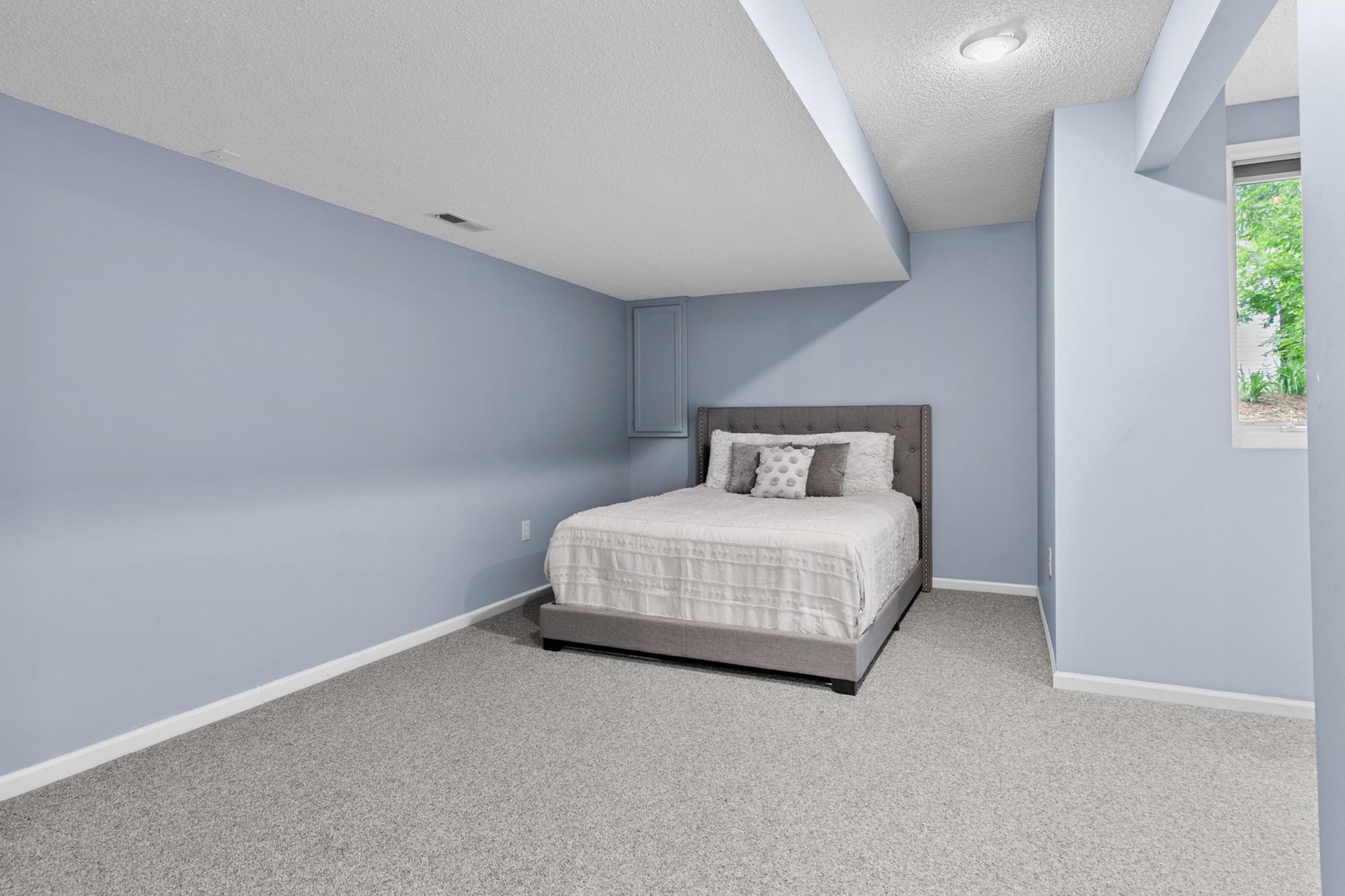 216 Crestview Circle