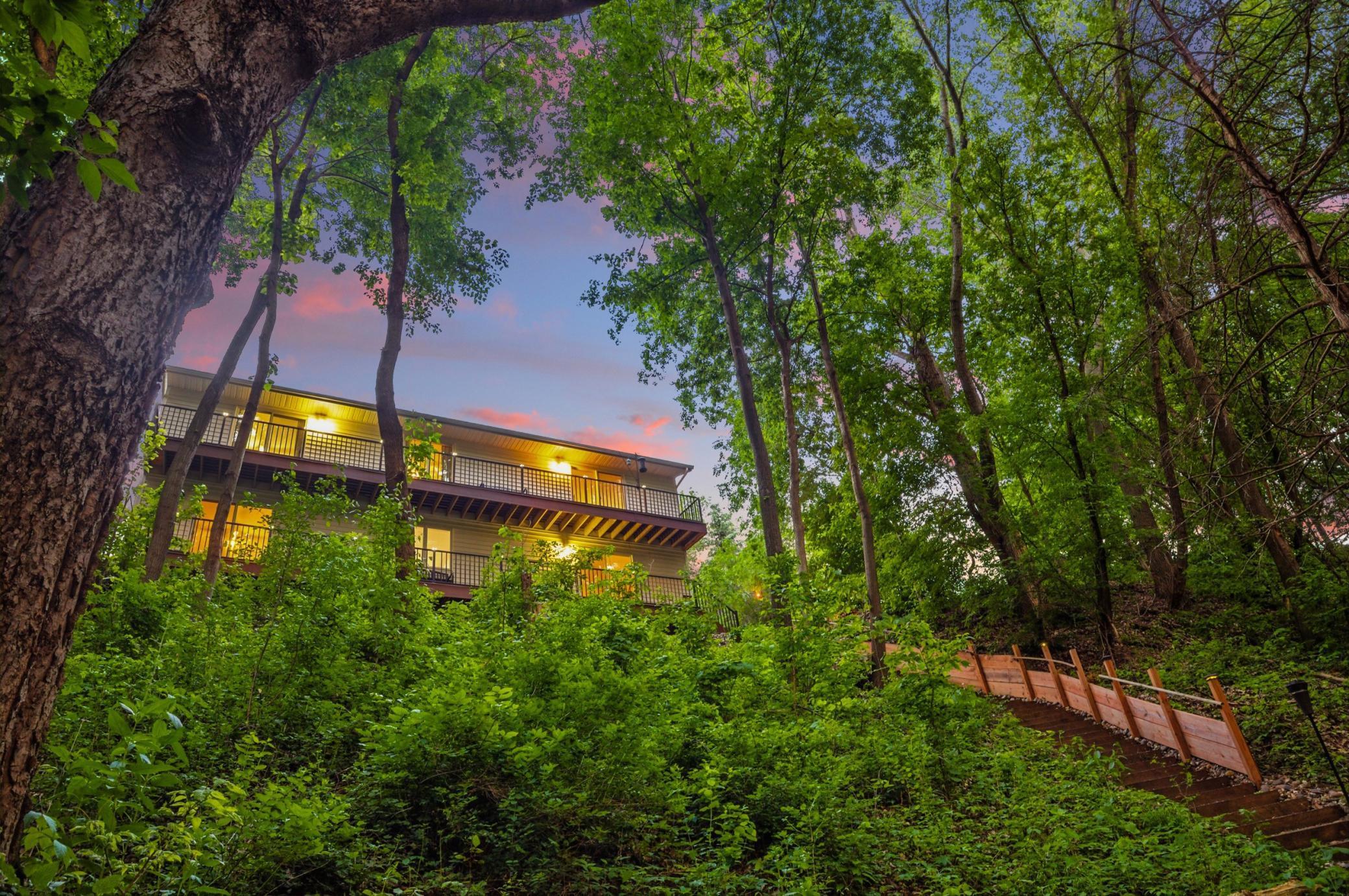216 Crestview Circle