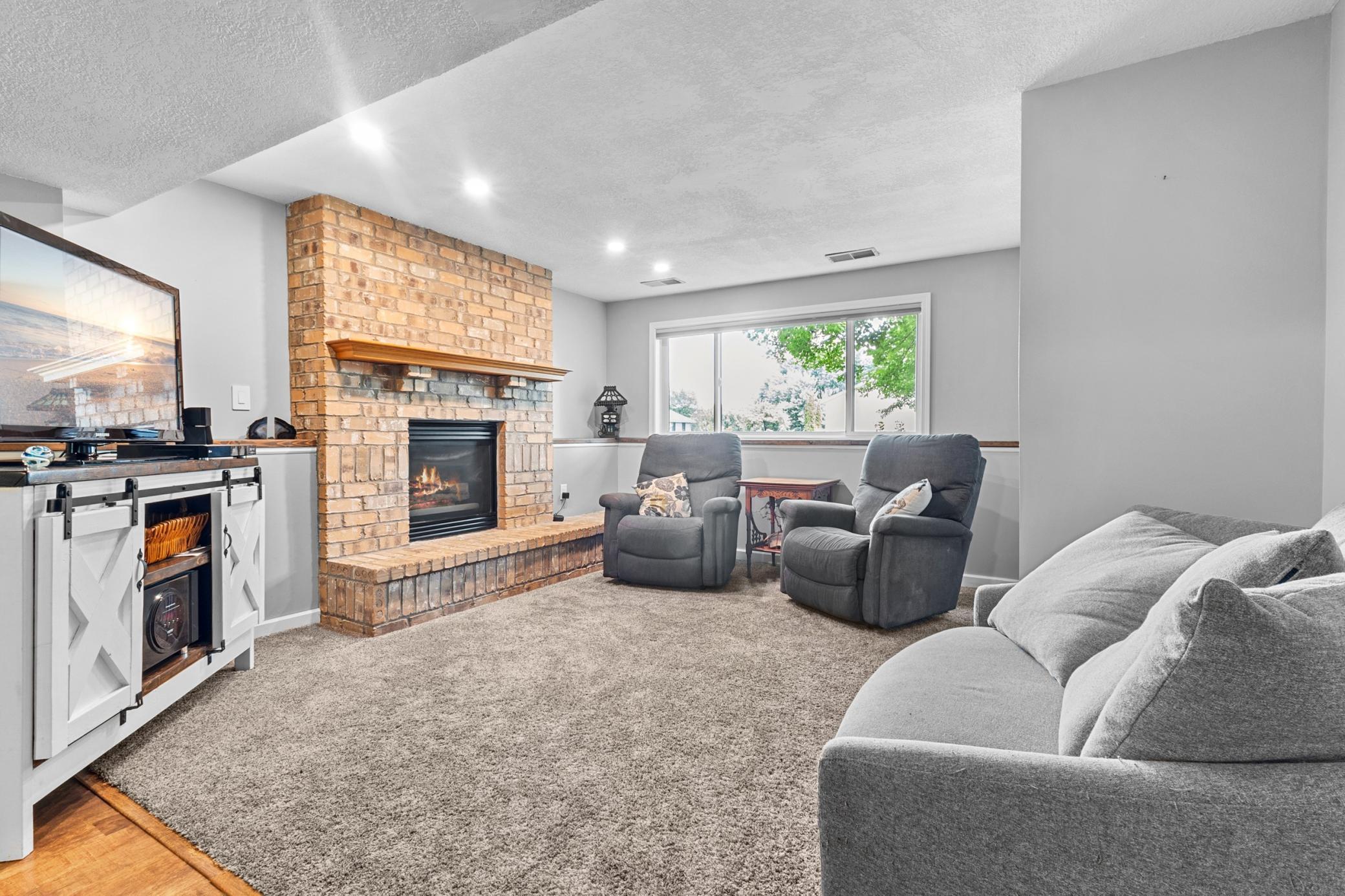 8040 170th Street W