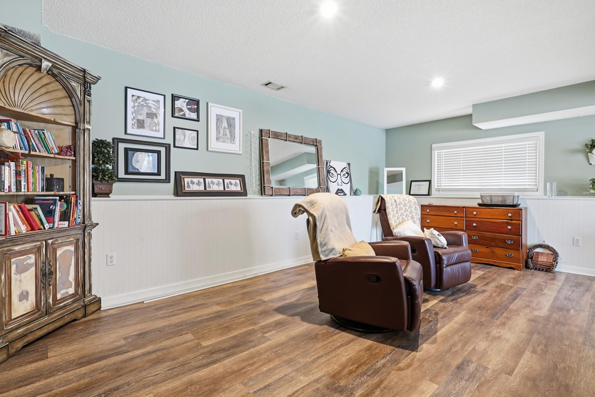 17194 Toronto Avenue SE