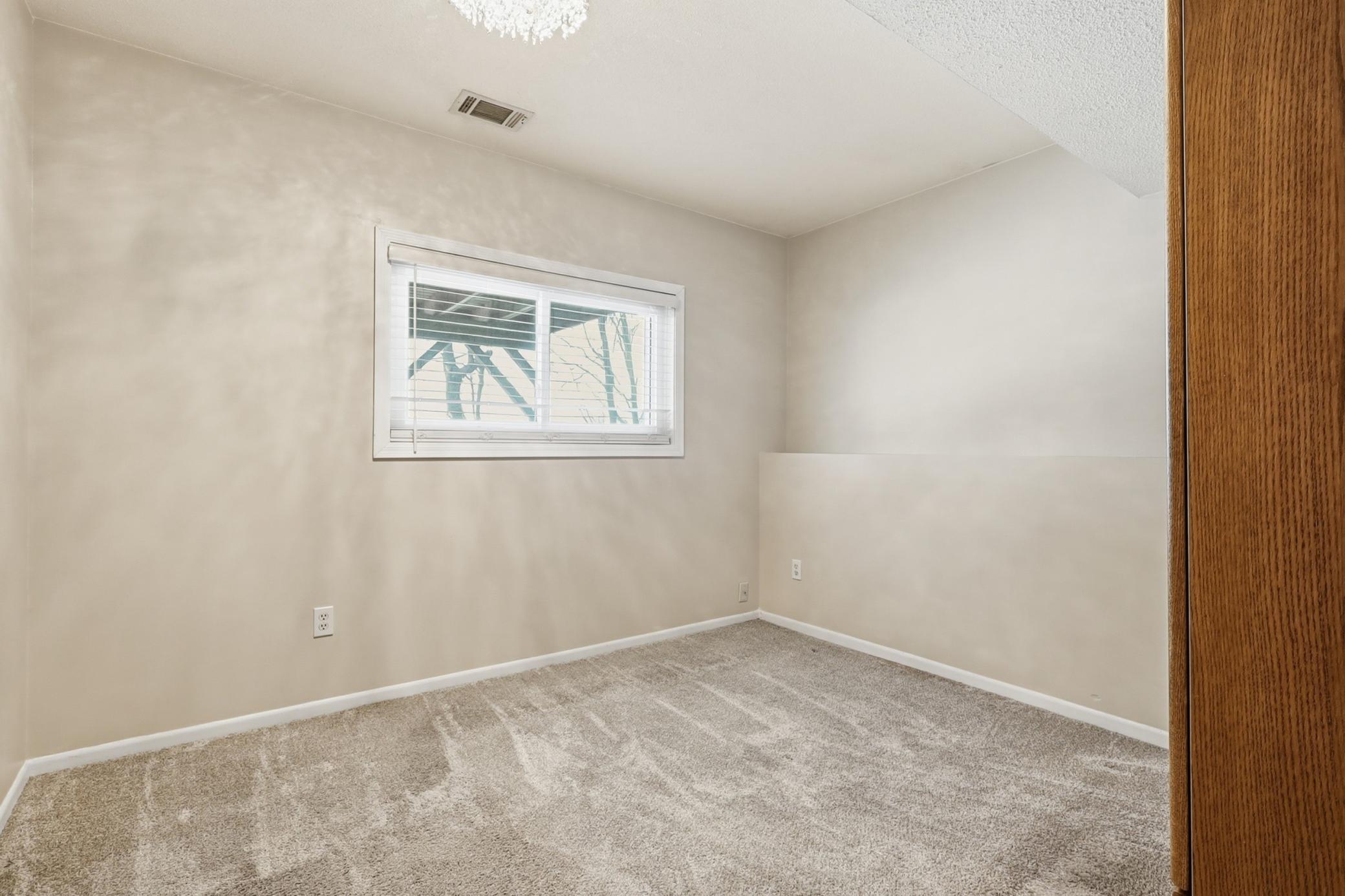 17194 Toronto Avenue SE