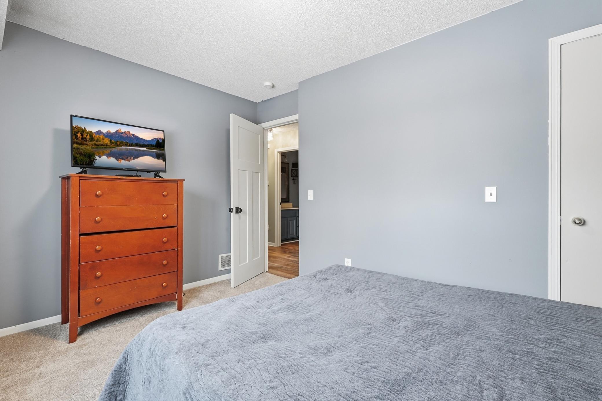 17194 Toronto Avenue SE