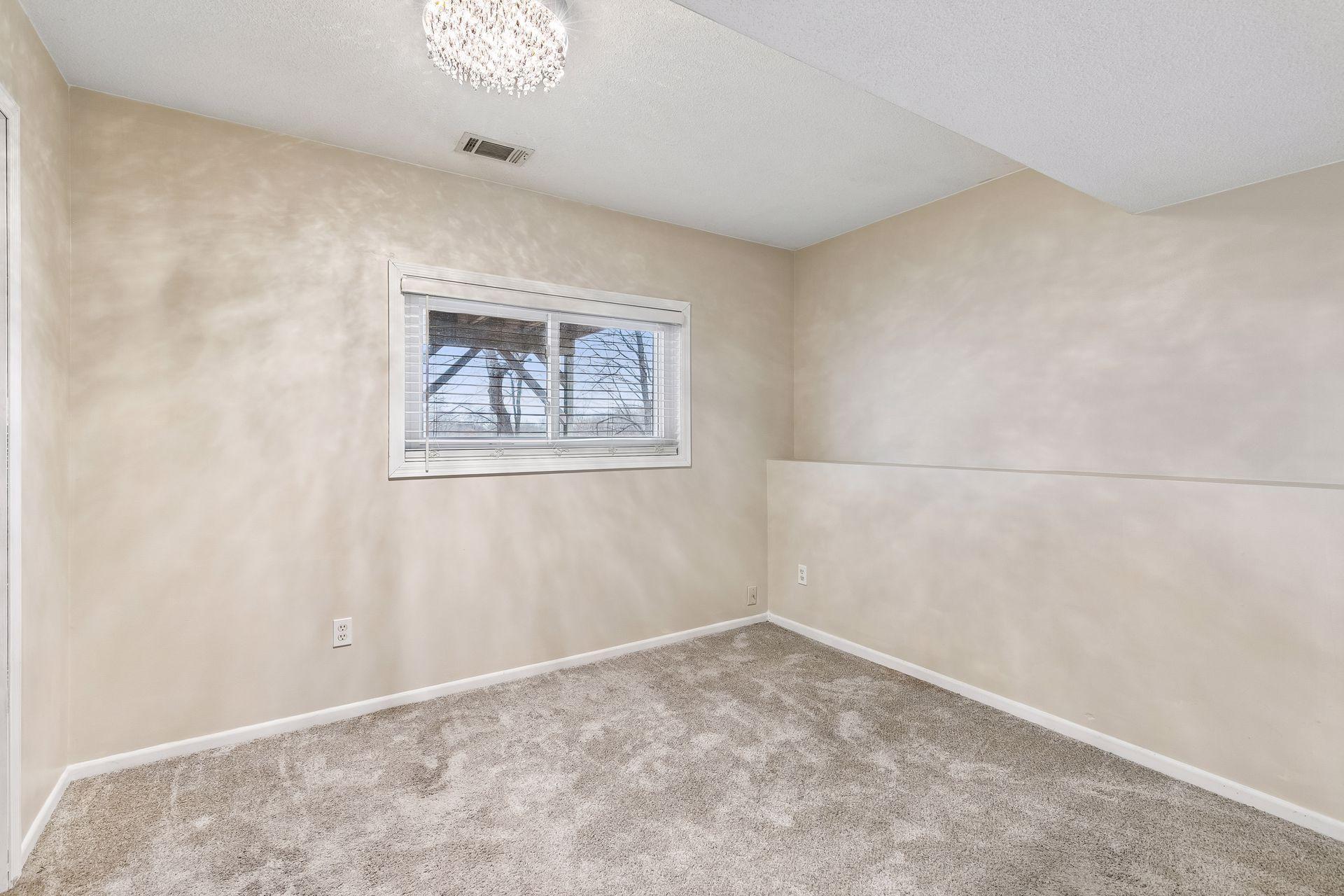 17194 Toronto Avenue SE