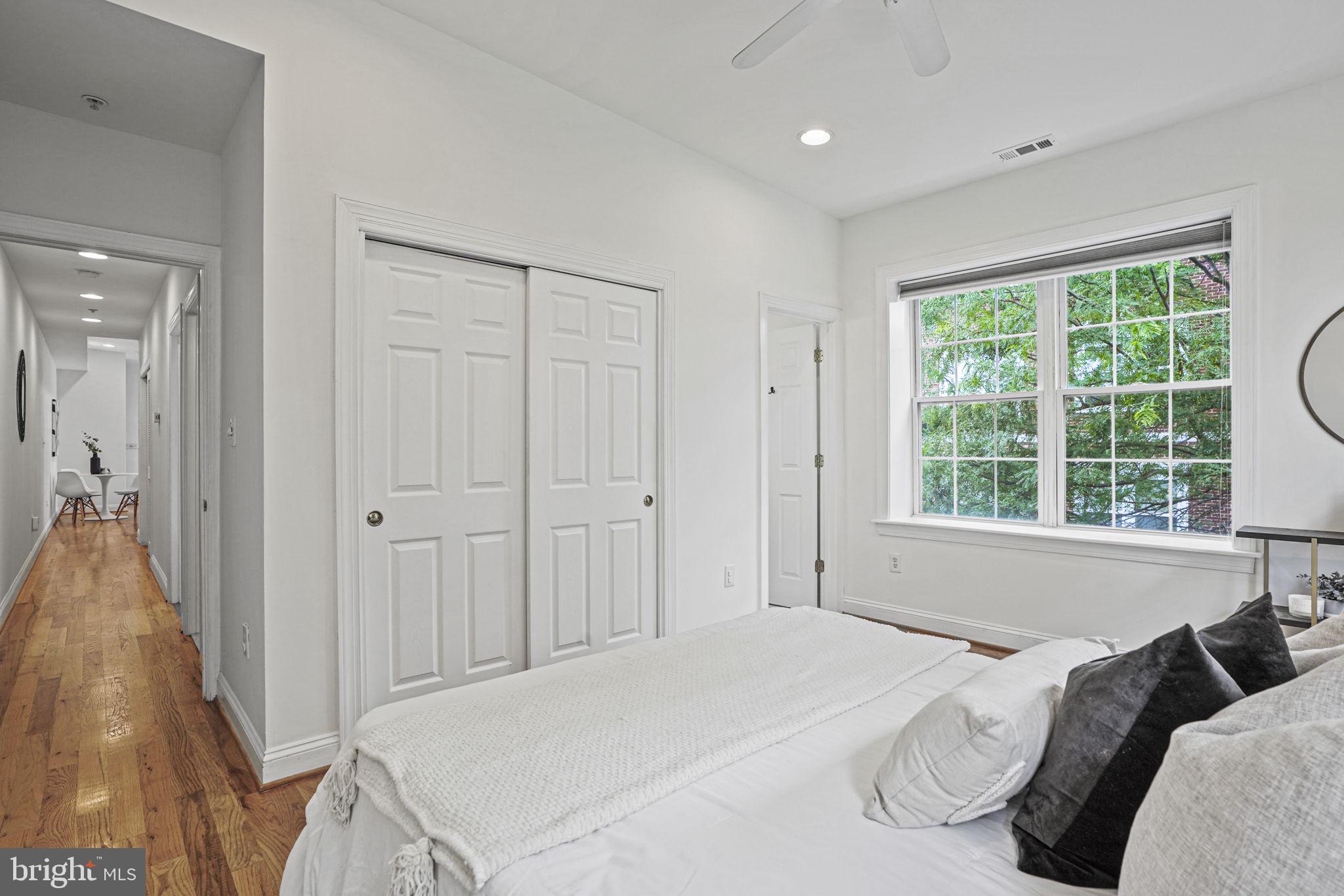 1 18th St SE #303