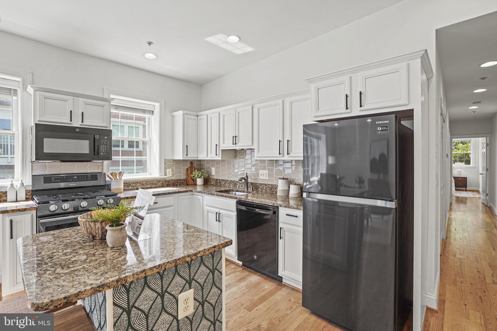 1 18th St SE #303