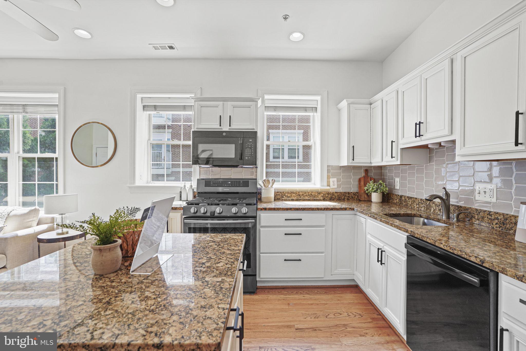 1 18th St SE #303