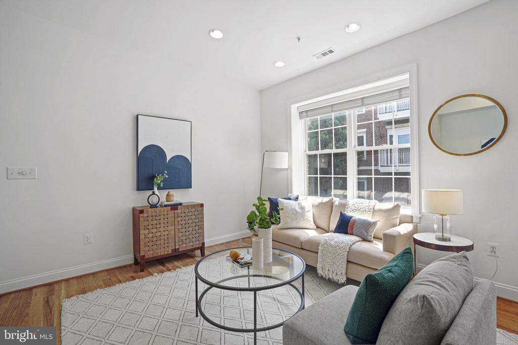 1 18th St SE #303