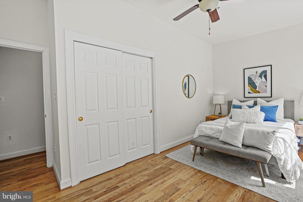 1 18th St SE #303