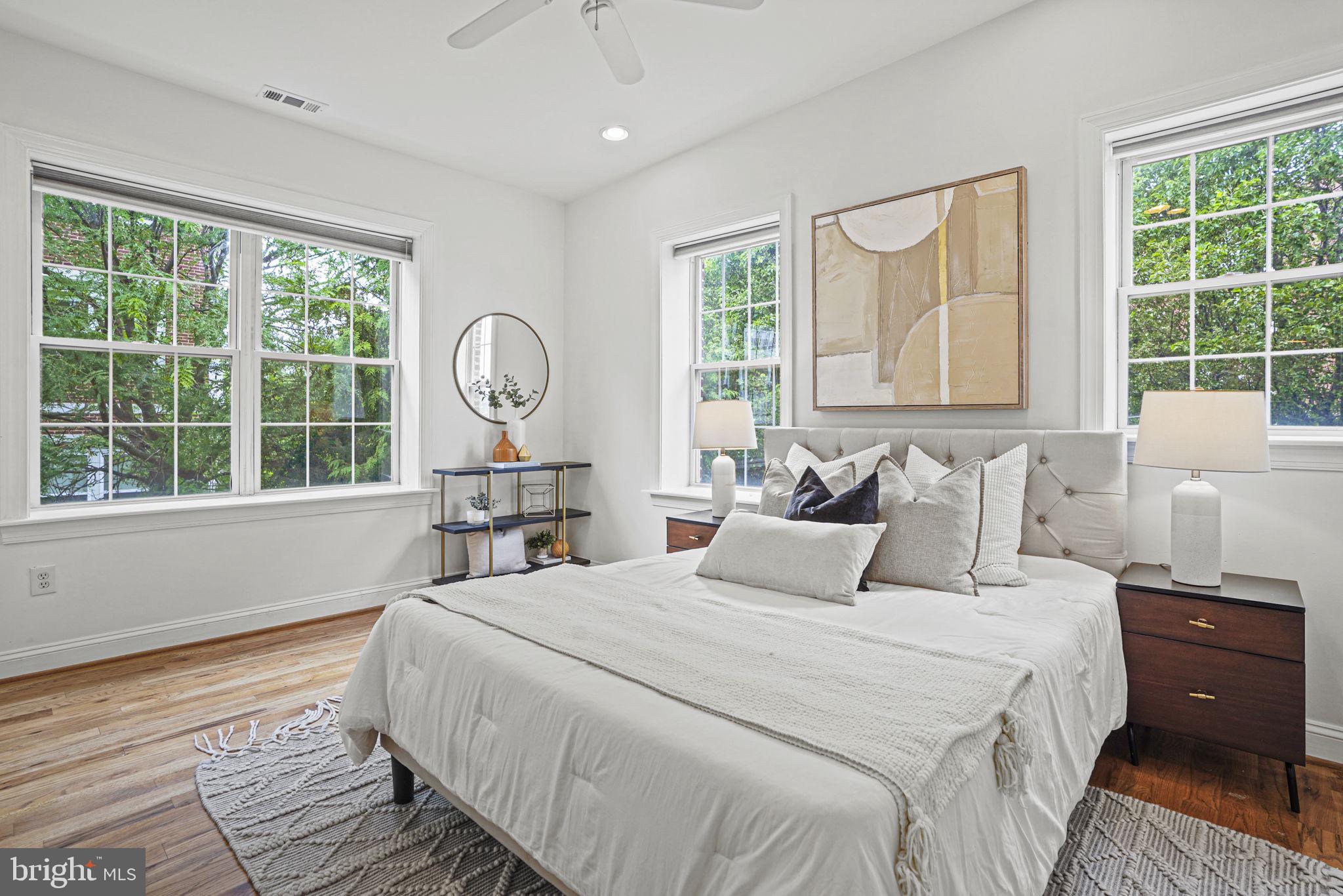 1 18th St SE #303