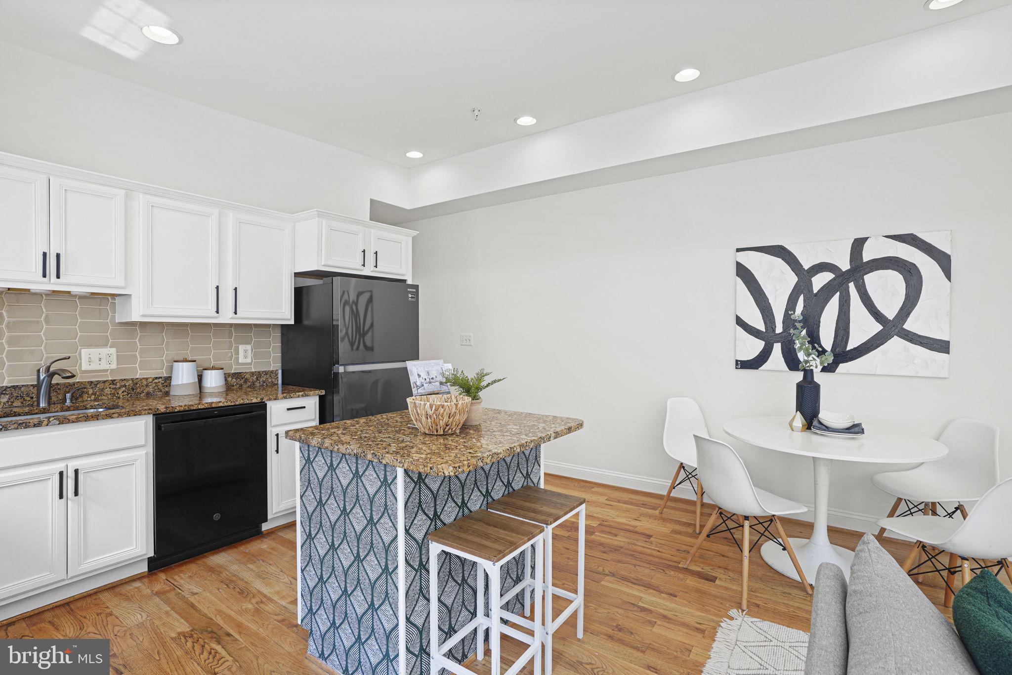 1 18th St SE #303