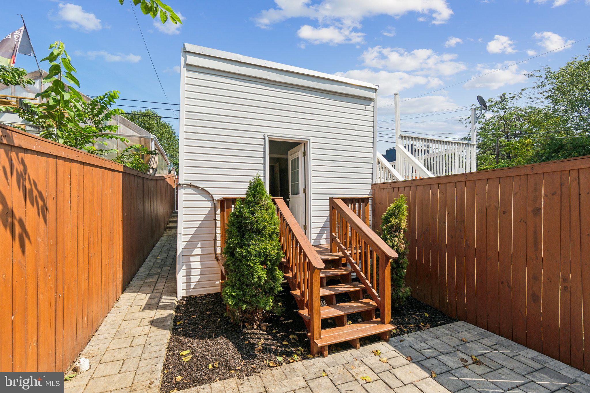 1236 Neal St NE