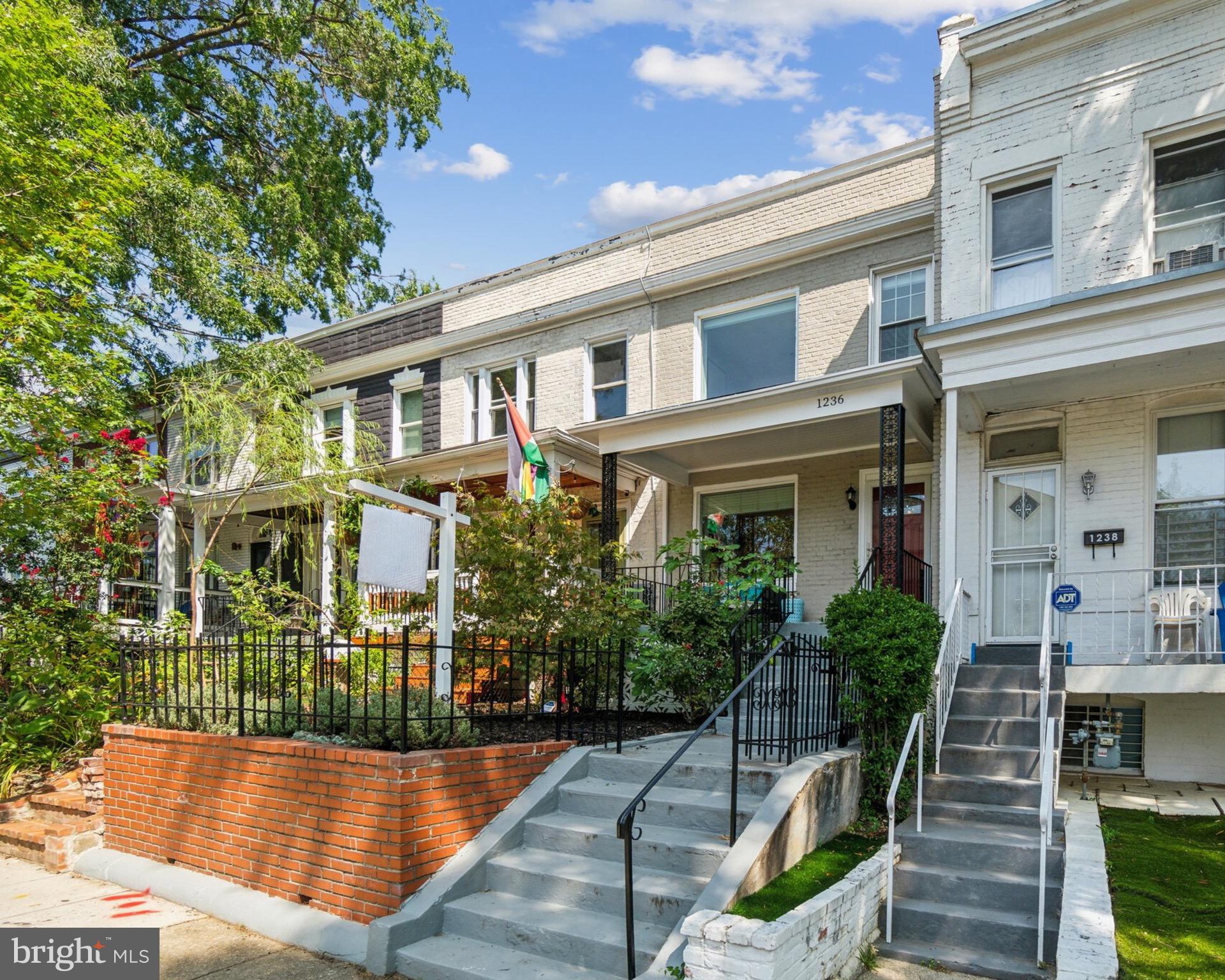 1236 Neal St NE