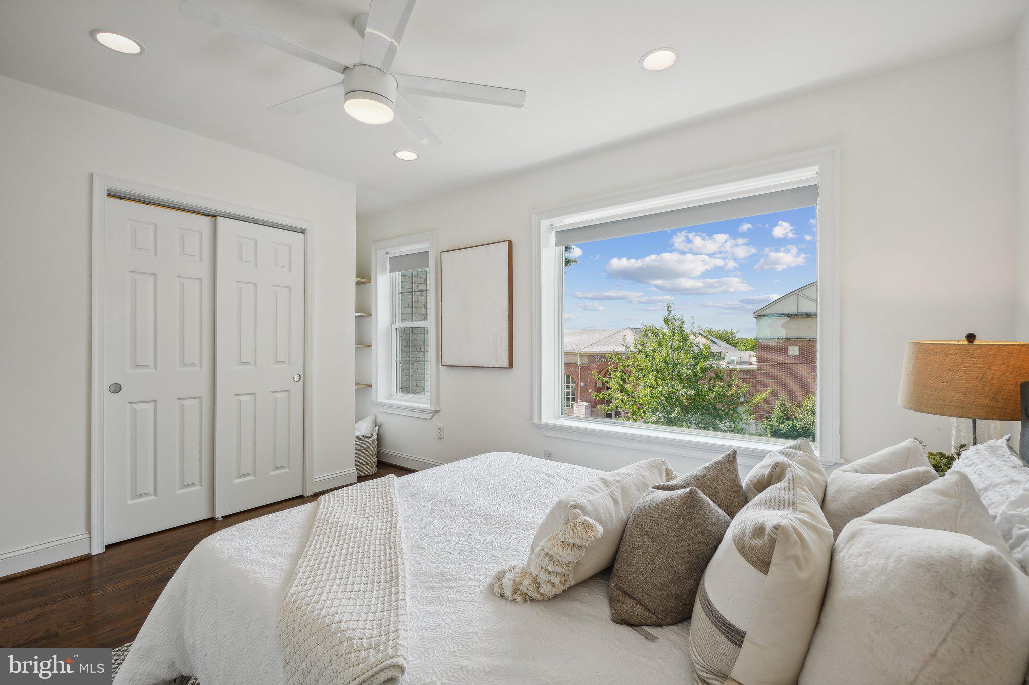 1236 Neal St NE
