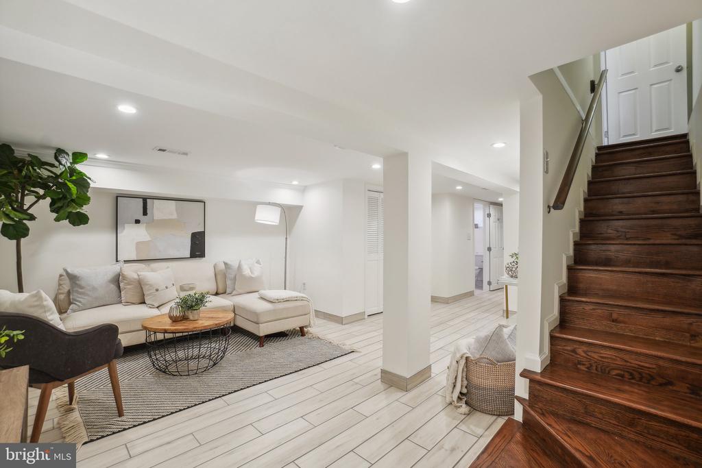1236 Neal St NE