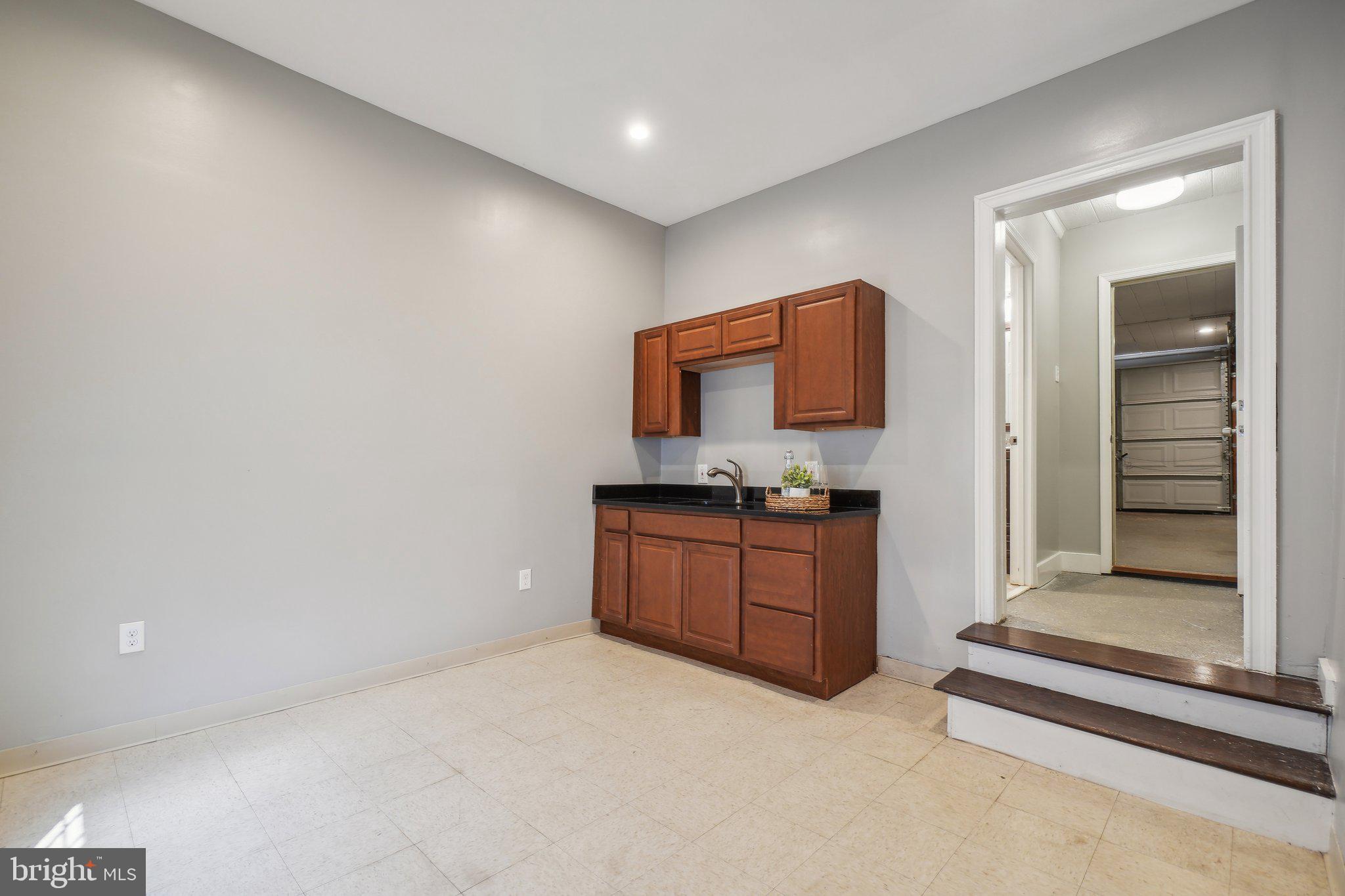 1236 Neal St NE