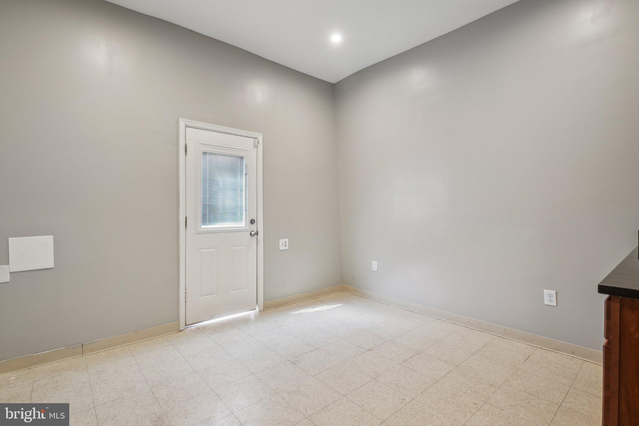 1236 Neal St NE